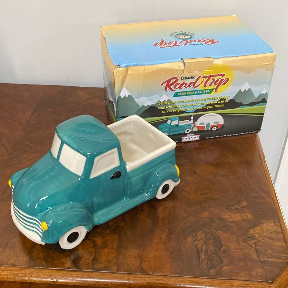 Pick up Truck Planter. Ceramic. NWT 9”x5”